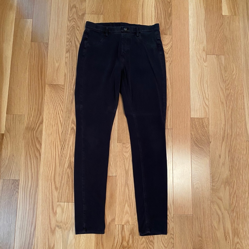 UNIQLO BLACK JEGGINGS